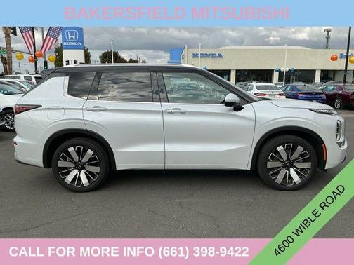 White Diamond/Black Roof 2025 Mitsubishi Outlander SEL 2.5 2WD