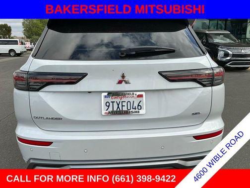 White Diamond/Black Roof 2025 Mitsubishi Outlander SEL 2.5 2WD