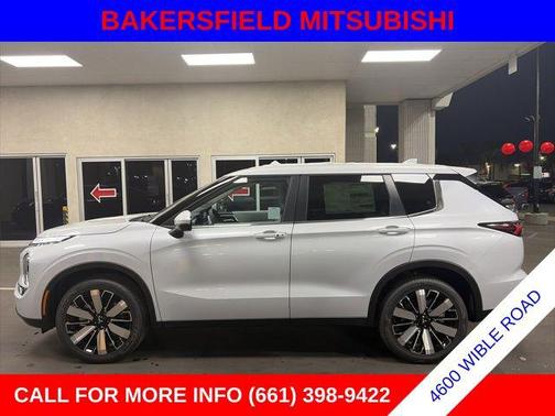 Diamond White 2026 Mitsubishi Outlander SE 2.5 S-AWC