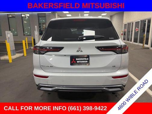 Diamond White 2026 Mitsubishi Outlander SE 2.5 S-AWC