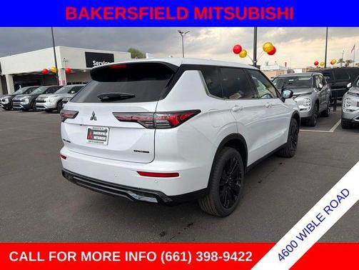 Diamond White 2026 Mitsubishi Outlander LE 2.5 2WD