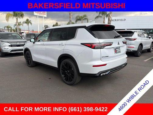 Diamond White 2026 Mitsubishi Outlander LE 2.5 2WD