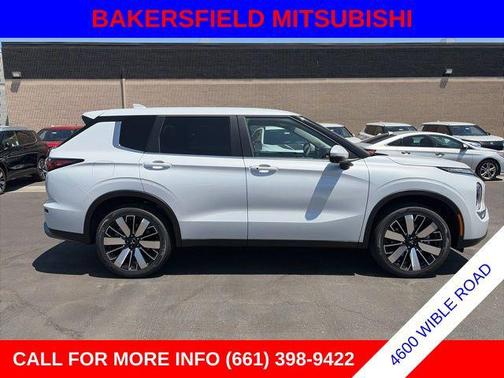 Diamond White 2026 Mitsubishi Outlander SE S-AWC