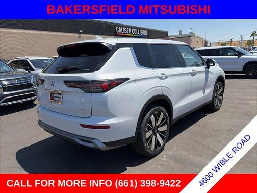 Diamond White 2026 Mitsubishi Outlander SE S-AWC