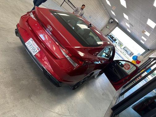 2023 Hyundai ELANTRA Limited