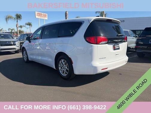 Bright White Clearcoat 2023 Chrysler Voyager LX