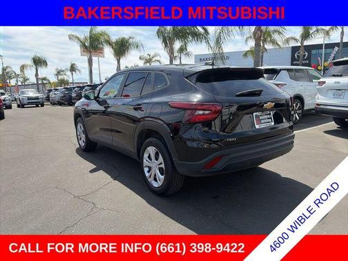 Mosaic Black Metallic 2025 Chevrolet Trax LS