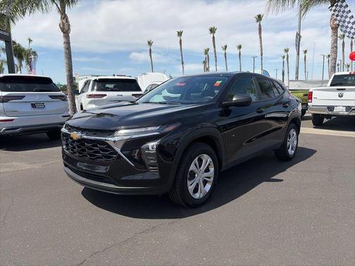 Mosaic Black Metallic 2025 Chevrolet Trax LS