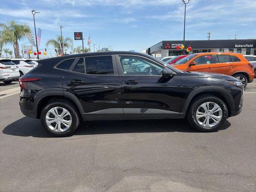 Mosaic Black Metallic 2025 Chevrolet Trax LS