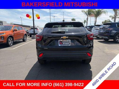 Mosaic Black Metallic 2025 Chevrolet Trax LS
