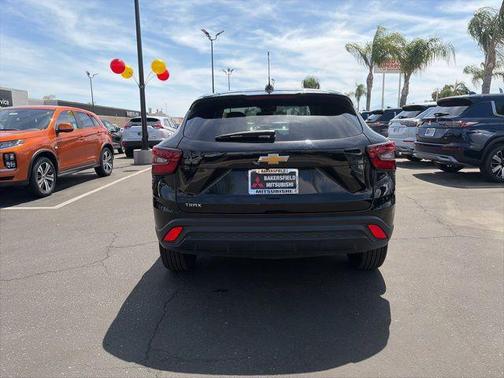 Mosaic Black Metallic 2025 Chevrolet Trax LS