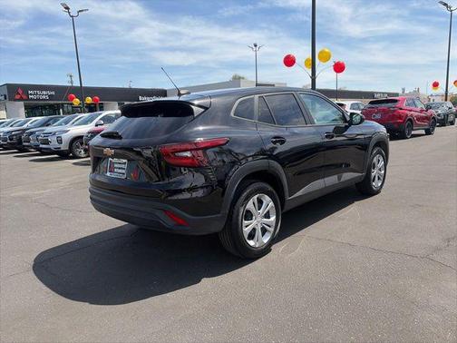 Mosaic Black Metallic 2025 Chevrolet Trax LS