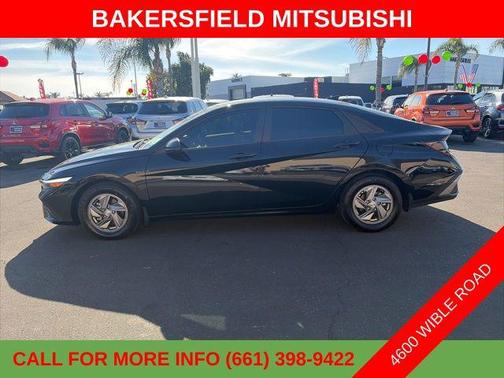 2025 Hyundai ELANTRA SE