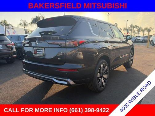 Graphite Gray 2026 Mitsubishi Outlander SE 2.5 2WD