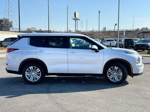 2024 Mitsubishi Outlander ES 2.5 2WD