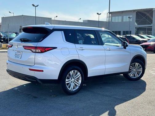 2024 Mitsubishi Outlander ES 2.5 2WD
