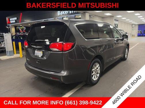 Granite Crystal Metallic Clearcoat 2022 Chrysler Voyager LX