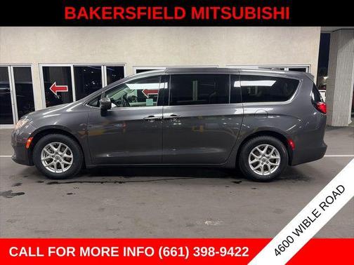 Granite Crystal Metallic Clearcoat 2022 Chrysler Voyager LX