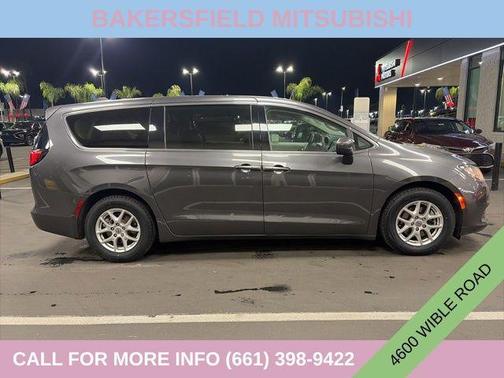 Granite Crystal Metallic Clearcoat 2022 Chrysler Voyager LX