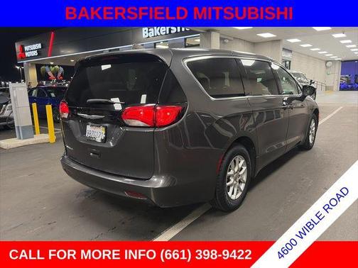 Granite Crystal Metallic Clearcoat 2022 Chrysler Voyager LX