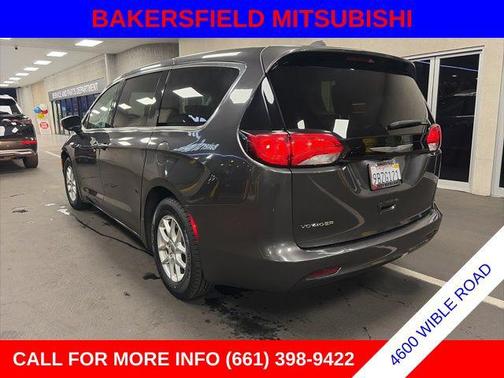 Granite Crystal Metallic Clearcoat 2022 Chrysler Voyager LX