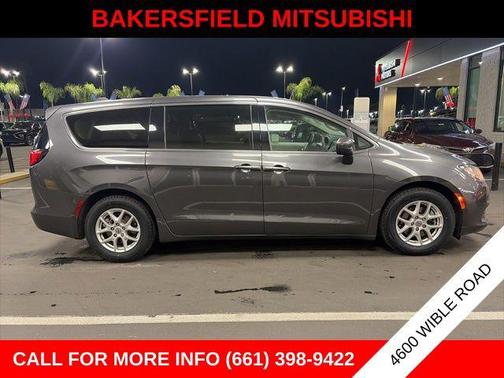 Granite Crystal Metallic Clearcoat 2022 Chrysler Voyager LX