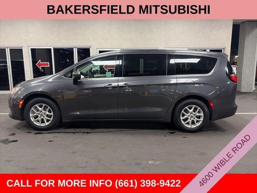 2022 Chrysler Voyager LX