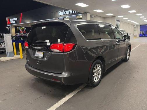 Granite Crystal Metallic Clearcoat 2022 Chrysler Voyager LX