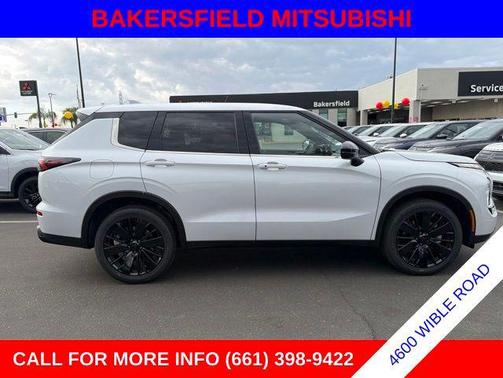 Diamond White 2026 Mitsubishi Outlander LE 2.5 S-AWC