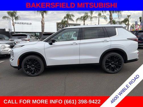 Diamond White 2026 Mitsubishi Outlander LE 2.5 S-AWC