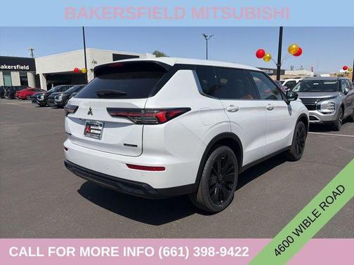 Diamond White 2026 Mitsubishi Outlander LE 2.5 2WD