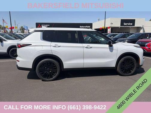Diamond White 2026 Mitsubishi Outlander LE 2.5 2WD