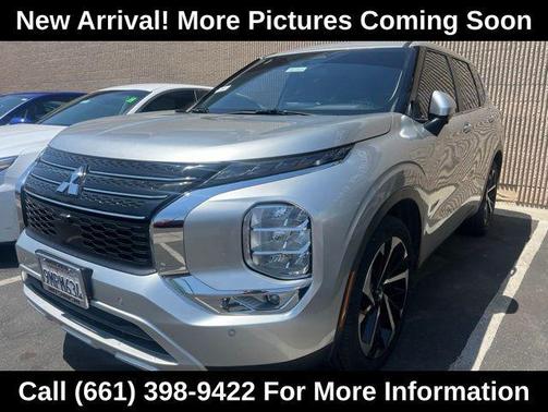 Silver 2024 Mitsubishi Outlander SE 2.5 2WD