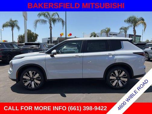 Diamond White 2026 Mitsubishi Outlander SE