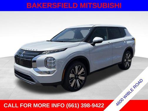 Diamond White 2026 Mitsubishi Outlander SE