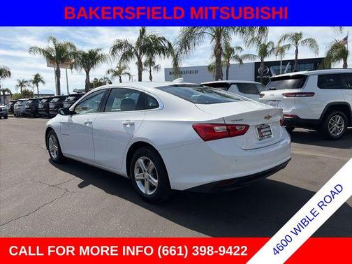 Summit White 2024 Chevrolet Malibu FWD 1LT