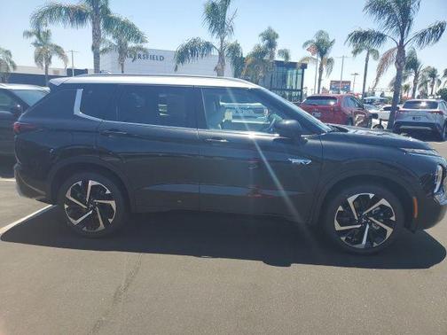 2025 Mitsubishi Outlander PHEV SEL
