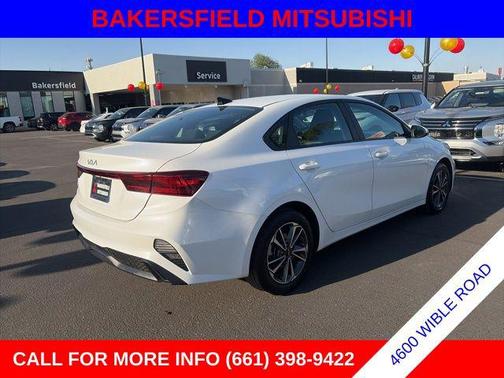 Snow White Pearl 2024 Kia Forte LXS