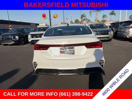 Snow White Pearl 2024 Kia Forte LXS