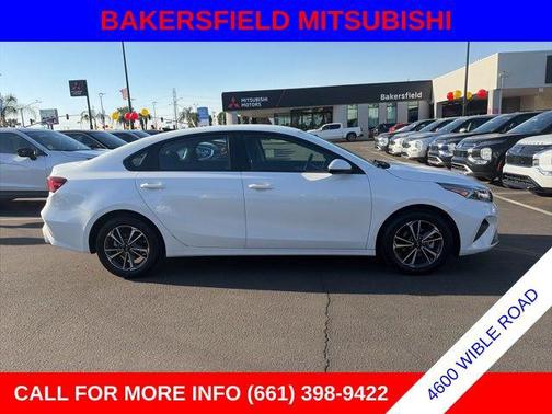 Snow White Pearl 2024 Kia Forte LXS