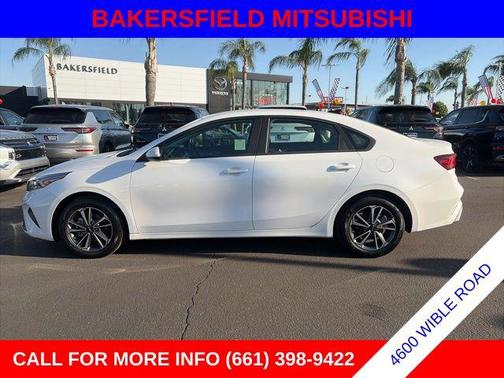 Snow White Pearl 2024 Kia Forte LXS