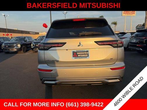 Silver Alloy 2026 Mitsubishi Outlander SE