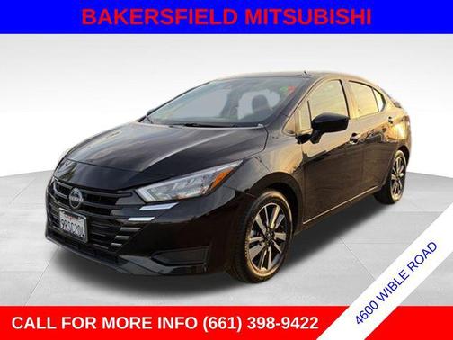 Super Black Metallic 2025 Nissan Versa 1.6 SV