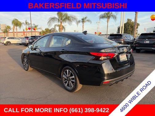 Super Black Metallic 2025 Nissan Versa 1.6 SV