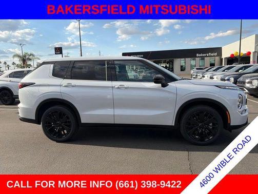 Diamond White 2026 Mitsubishi Outlander LE 2.5 2WD