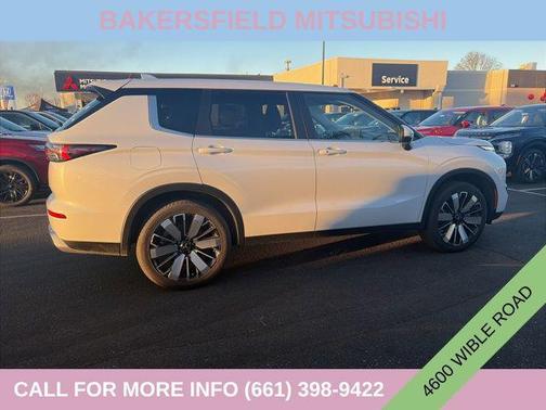 White 2025 Mitsubishi Outlander SE 2.5 S-AWC