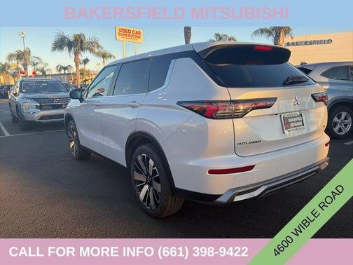 White 2025 Mitsubishi Outlander SE 2.5 S-AWC