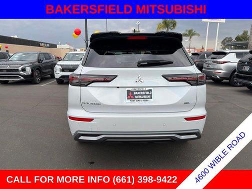 Diamond White 2026 Mitsubishi Outlander SEL 2.5 2WD