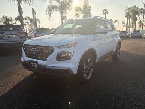 2025 Hyundai VENUE SEL
