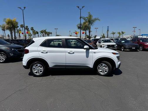 2024 Hyundai VENUE SE